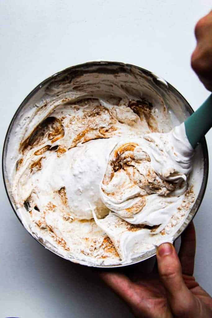 Adding the cinnamon and cornstarch to the meringue.