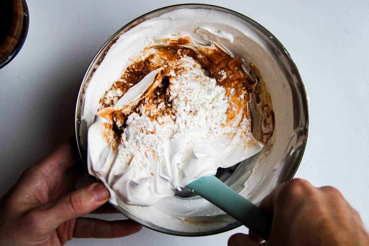 Adding the cinnamon and cornstarch to the meringue.