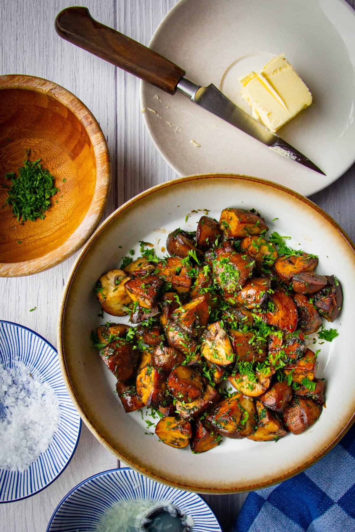 How to Cook Chestnut Mushrooms (Agaricus bisporus) with Butter, Garlic, Parsley and Lemon