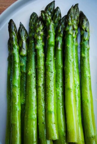 Vegetarian green asparagus with citrus mayo