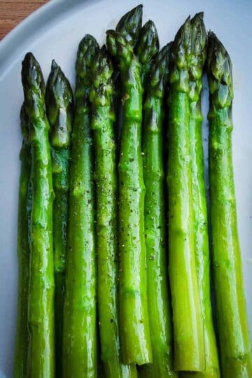 Vegetarian green asparagus with citrus mayo