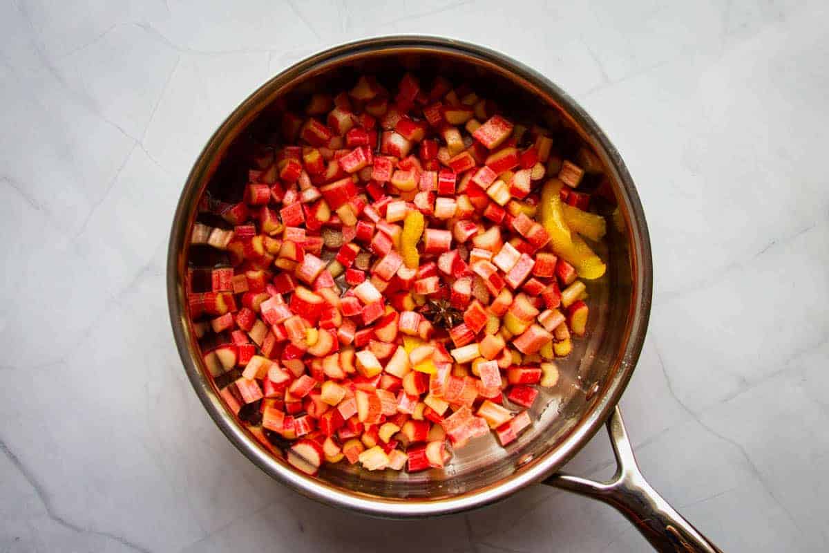 cooking-the-rhubarb-sauce