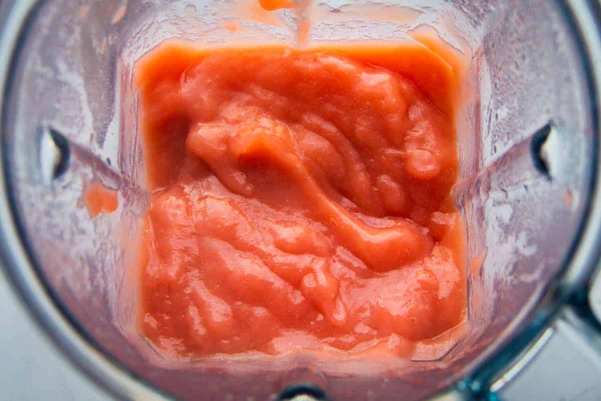 rhubarb-sauce-in-blender