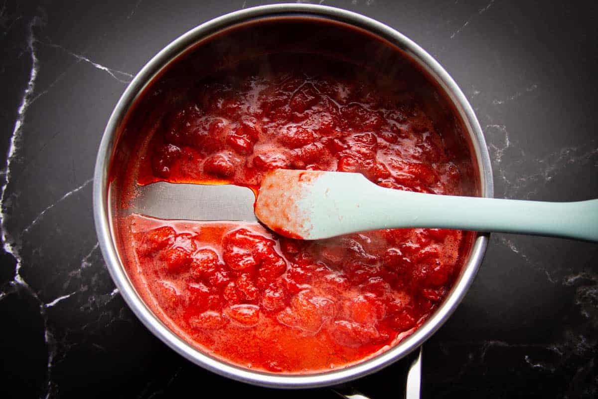 The strawberry sauce in a pan