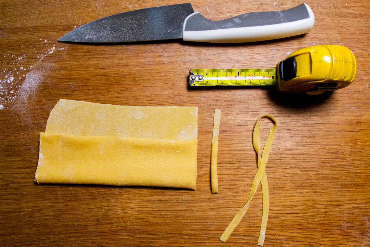 Cutting the tagliatelle by hand.