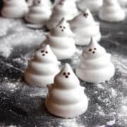 Mini marshmallow ghosts standing together.