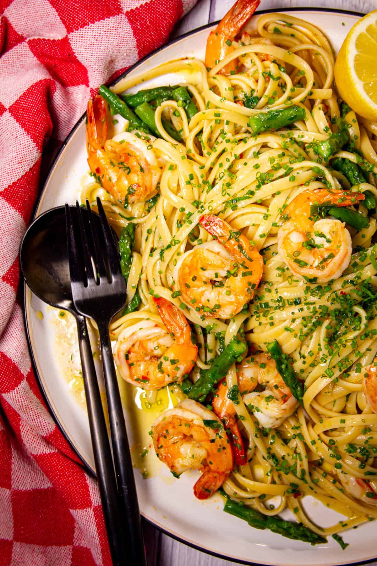 A close up shot of the garlicky shrimp pasta with a fork and spoon.